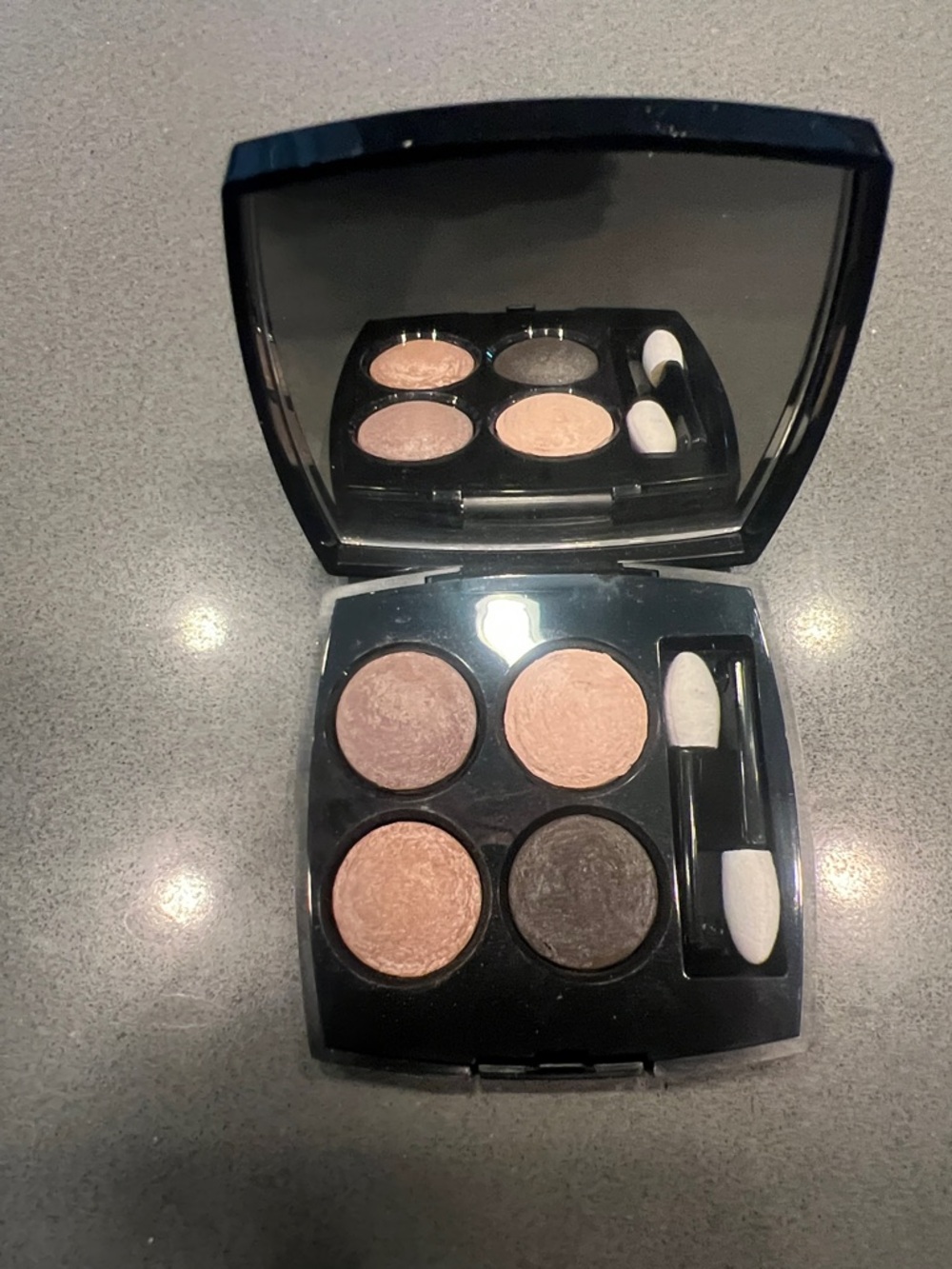 CHANEL Quad Eyeshadow Palette — Shimmering Brown & Taupe - Picture 2 of 3